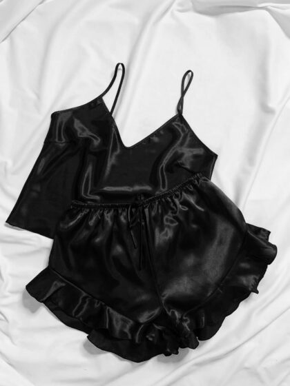 Satynowa piżama z falbanką FRILL- czarna
